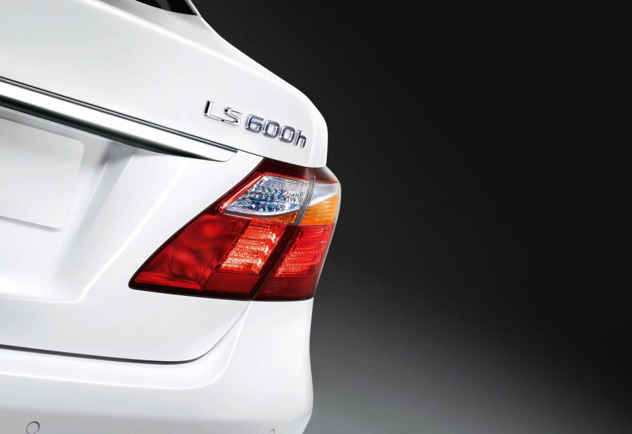  Lexus LS600h 2010 года  (фото 13 из 18)